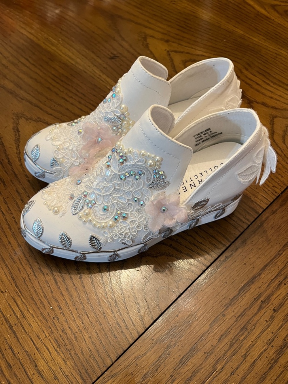 Journee Collection Floral Appliqué Slip-On Shoes, size 8 - Picture 4 of 15